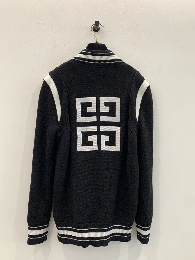 Givenchy Givenchy Wan Qian Same Style, Black and White Embroidered Size US S / EU 44-46 / 1 - 1 Thumbnail