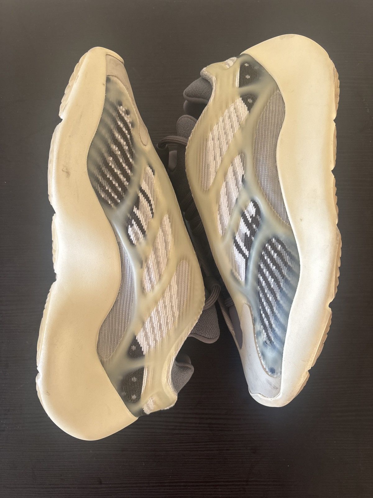 Yeezy Yeezy 700 V3 Fade Salt Size US 6.5 / IT 36.5 - 1 Thumbnail