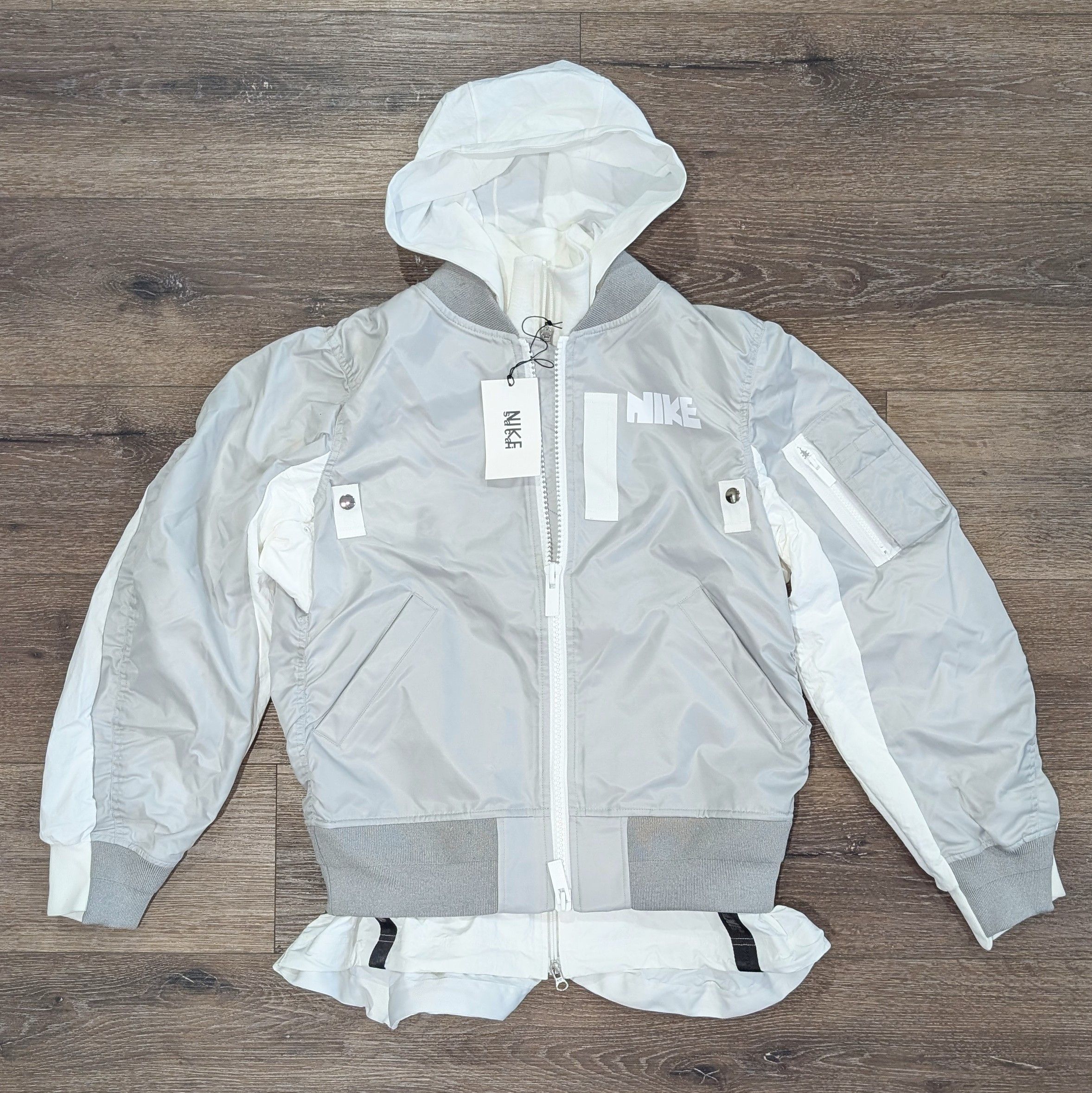 【NIKE×SACAI】layered bomber jacket fog M Buy Nike x Sacai Layered Bomber Jacket 'Grey Fog' - CV5732