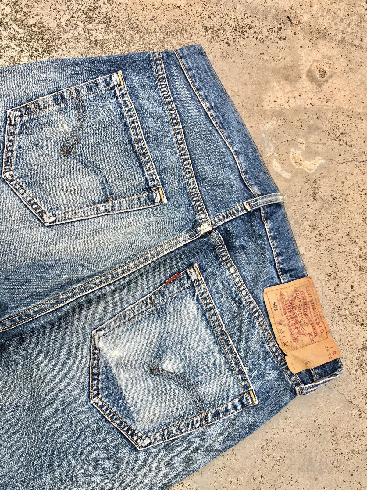 Levi's VINTAGE LEVIS 501 DISTRESSED JEANS Size US 33 - 6 Thumbnail