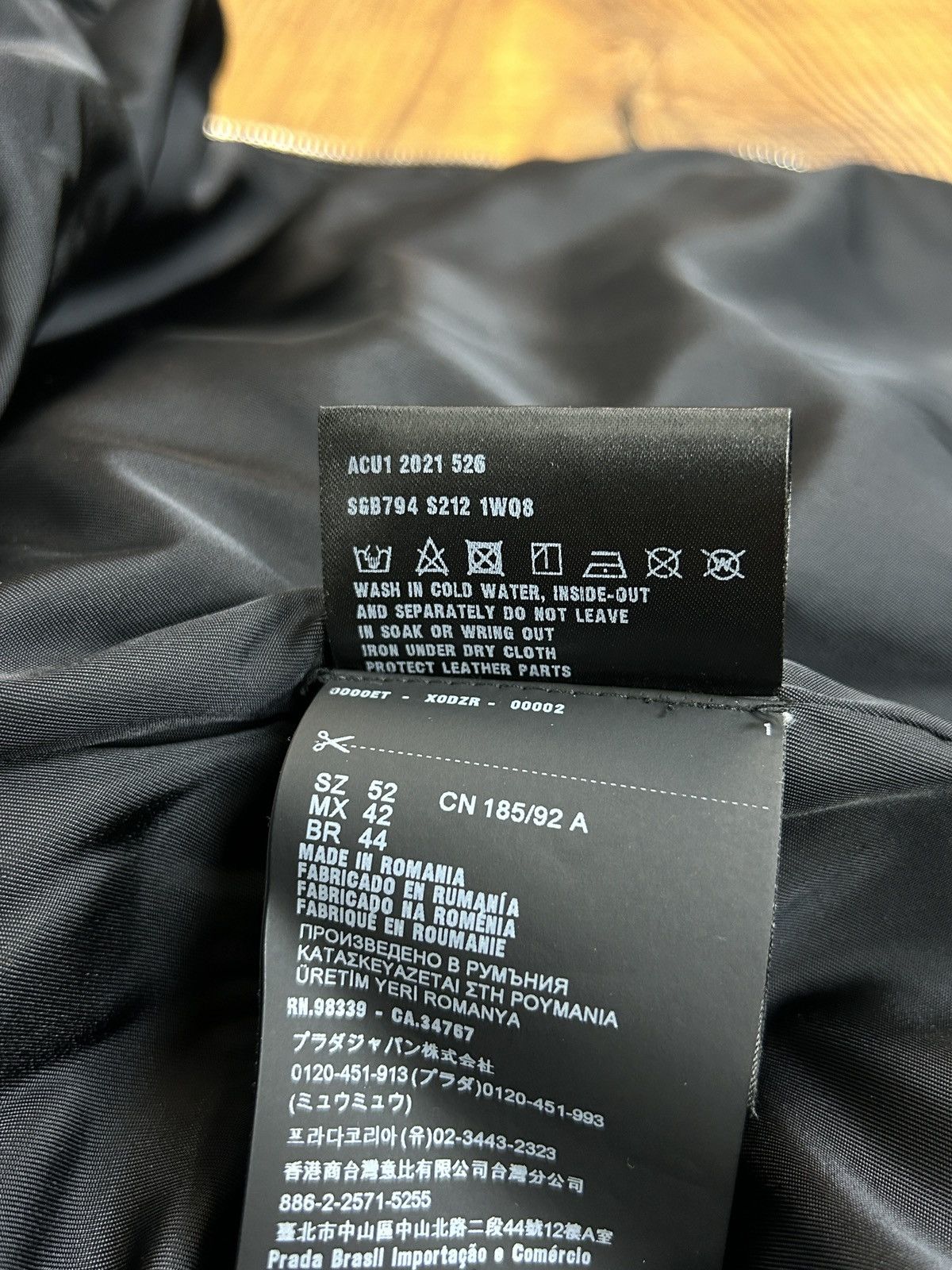 Prada Prada Re-Nylon Cropped Down Bomber Jacket Black 52 Size US L / EU 52-54 / 3 - 15 Thumbnail