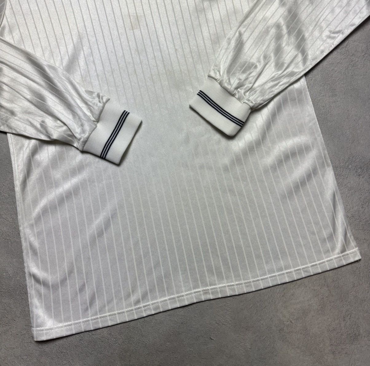 Umbro 1980s Umbro Template Shirt Soccer Jersey Long Sleeve Vintage Size US L / EU 52-54 / 3 - 4 Thumbnail