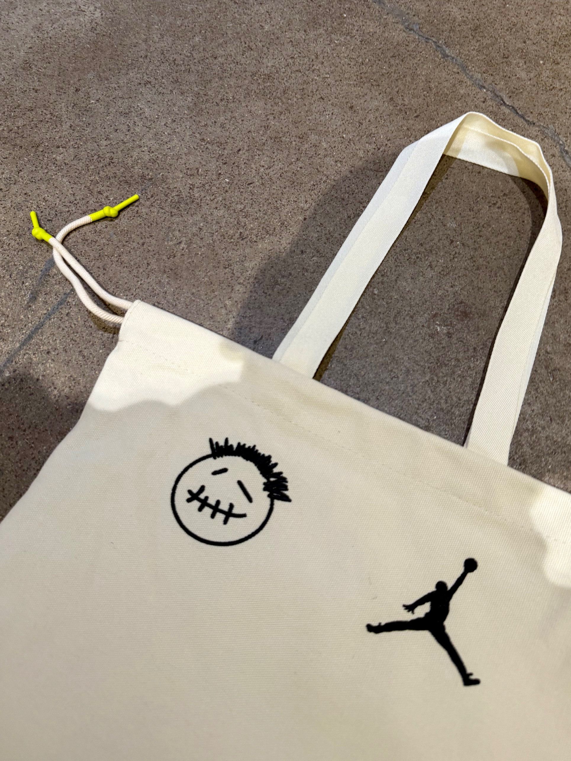 Jordan Brand × Travis Scott Jordan x Travis Scott Dust Bag in Muslin - Jumpman Jack Size ONE SIZE - 2 Thumbnail
