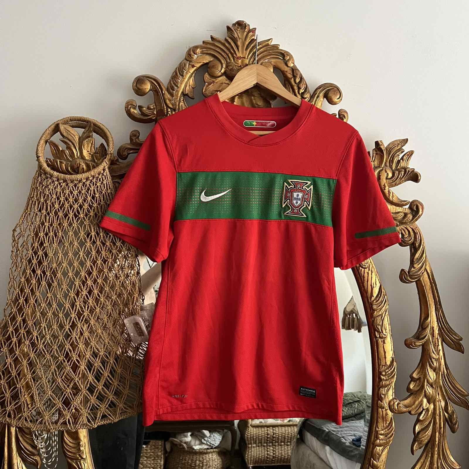 Nike Vintage Nike Y2K Portugal Home jersey Jersey 2010-11 Size US S / EU 44-46 / 1 - 1 Thumbnail