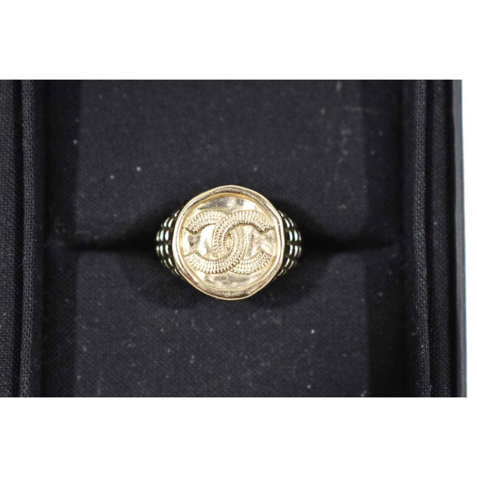 Chanel Chanel 22P Gold Circle Interlocking Fashion Finger Ring 54 7 Size ONE SIZE - 7 Thumbnail