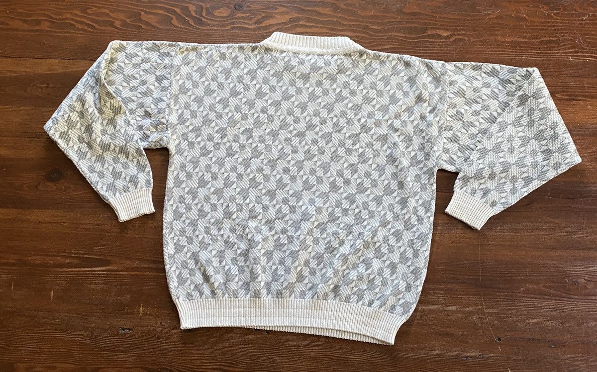 Vintage Vintage 90’s Geometric Pattern White & Grey Knit Sweater Size US M / EU 48-50 / 2 - 9 Thumbnail