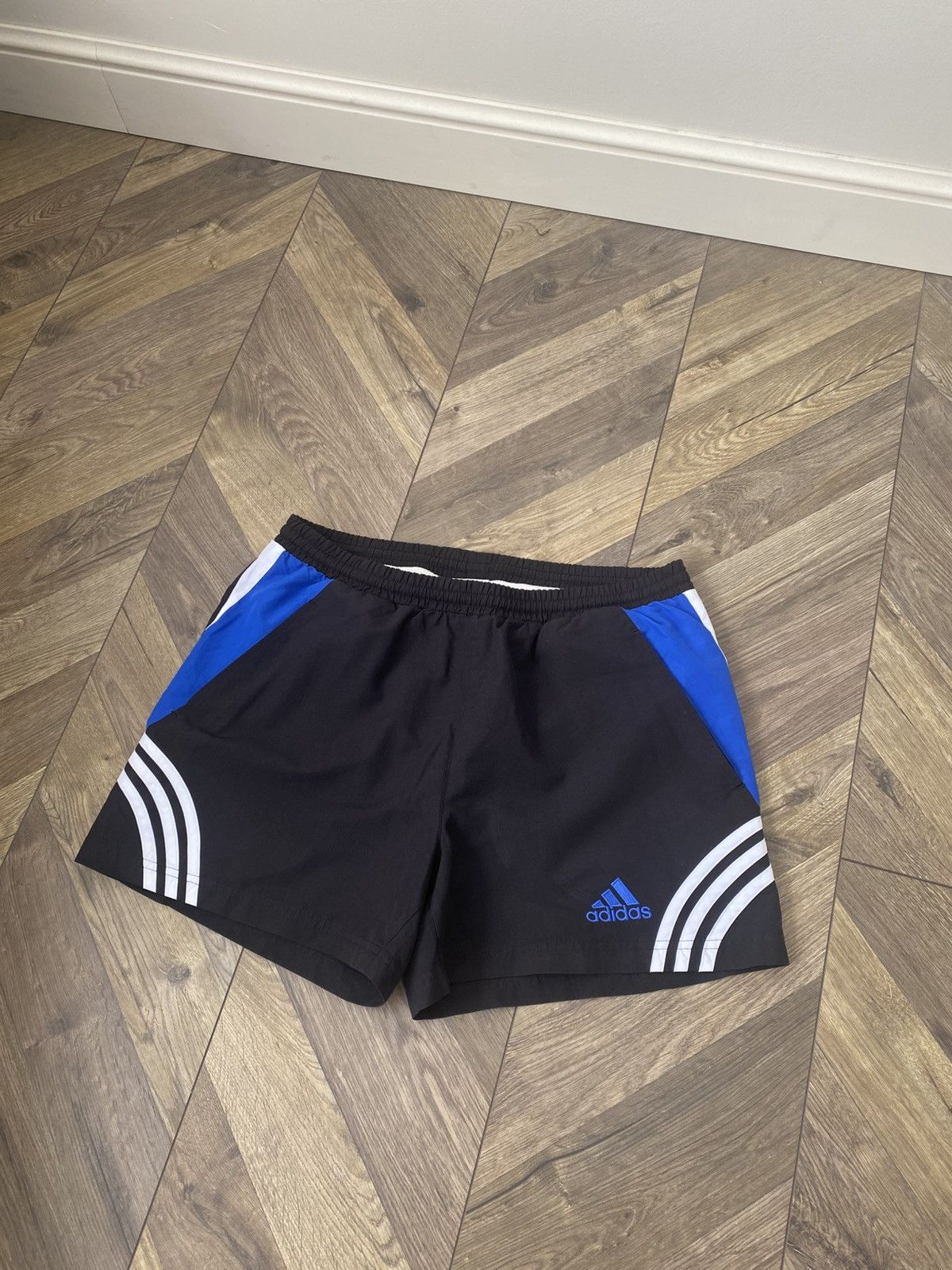 Adidas × Designer × Vintage Vintage Adidas 90s style shorts Size US 31 - 4 Thumbnail