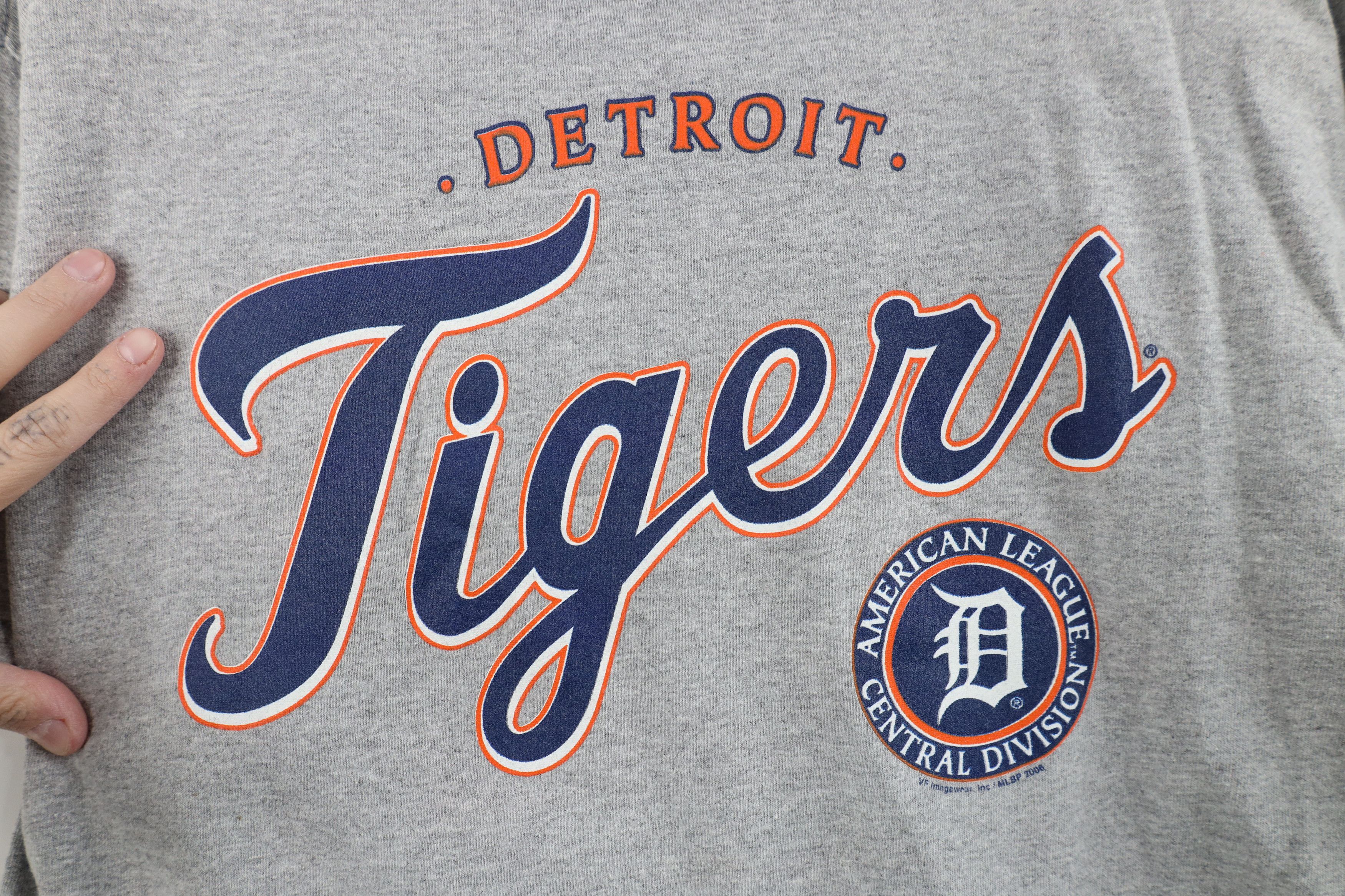 Vintage Vintage Y2K 2006 Script Detroit Tigers Baseball T-Shirt Size US L / EU 52-54 / 3 - 4 Thumbnail