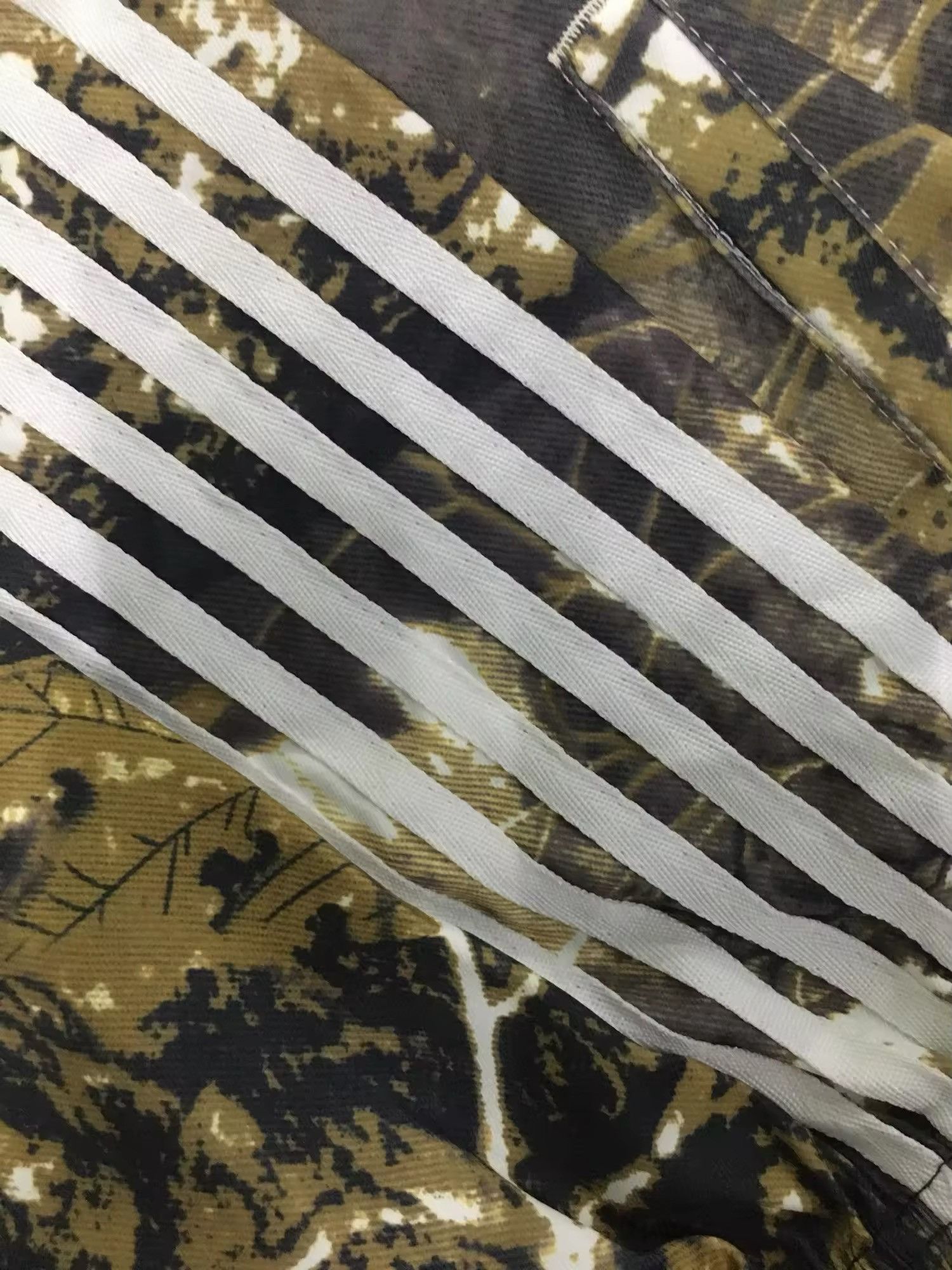 Japanese Brand Camouflage Elastic Waist Stripes Embroidery Baggy Sweatpants Size US 34 / EU 50 - 9 Thumbnail