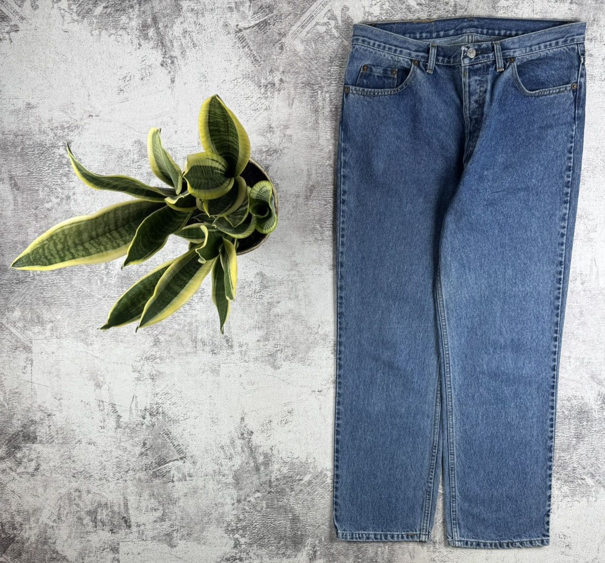 Levi's Levis 501 Original Fit Blue Work Wear Men’s W36 L30 Cotton Jeans Pants Trousers Size US 36 / EU 52 - 2 Thumbnail