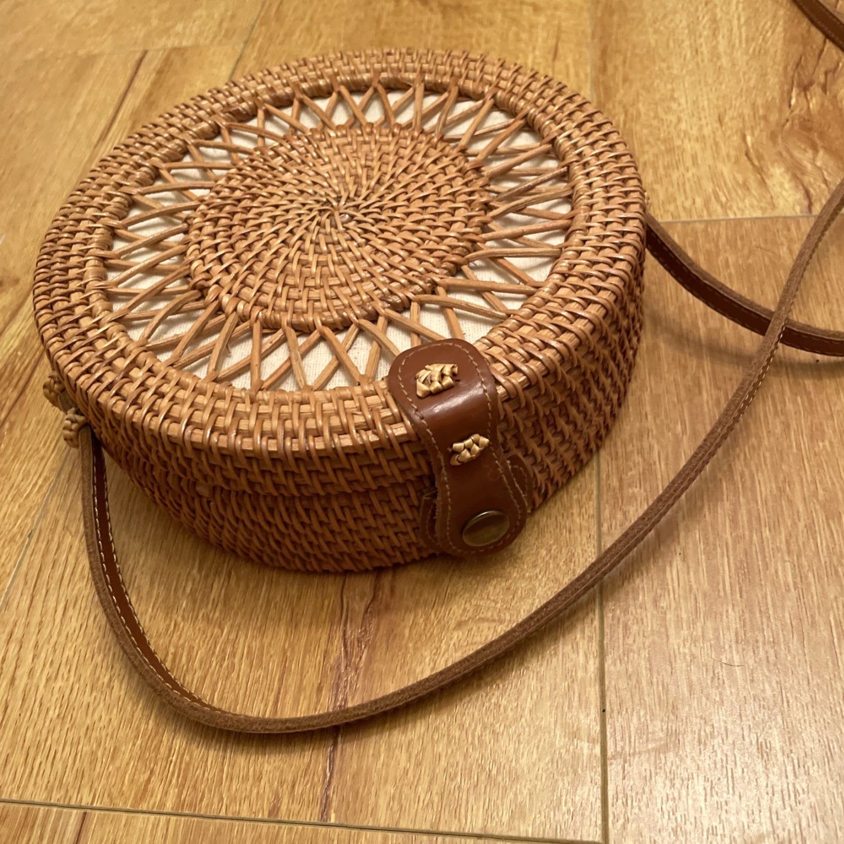 Vintage Estate Crossbody Bag Women's Purse Circle Rattan Leather Strap Ivory Beige Lined Brown Wicker Vintage No (Medium) Size ONE SIZE - 5 Thumbnail