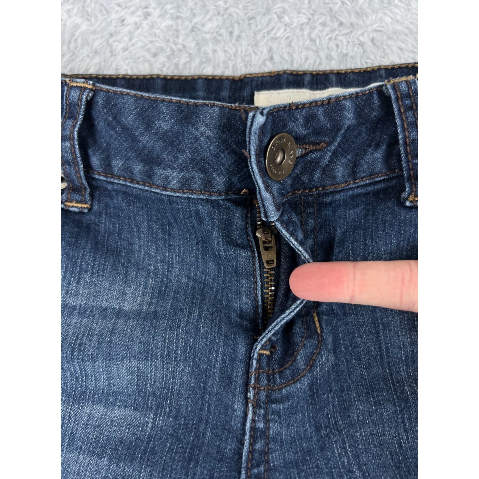DKNY DKNY Jeans Women's 8 Blue Denim Bootcut Mid Wash Distressed Cotton 32x31 Pants Womens Jeans Bootcut Denim Blue 90s Modern Size 30" / US 8 / IT 44 - 5 Thumbnail
