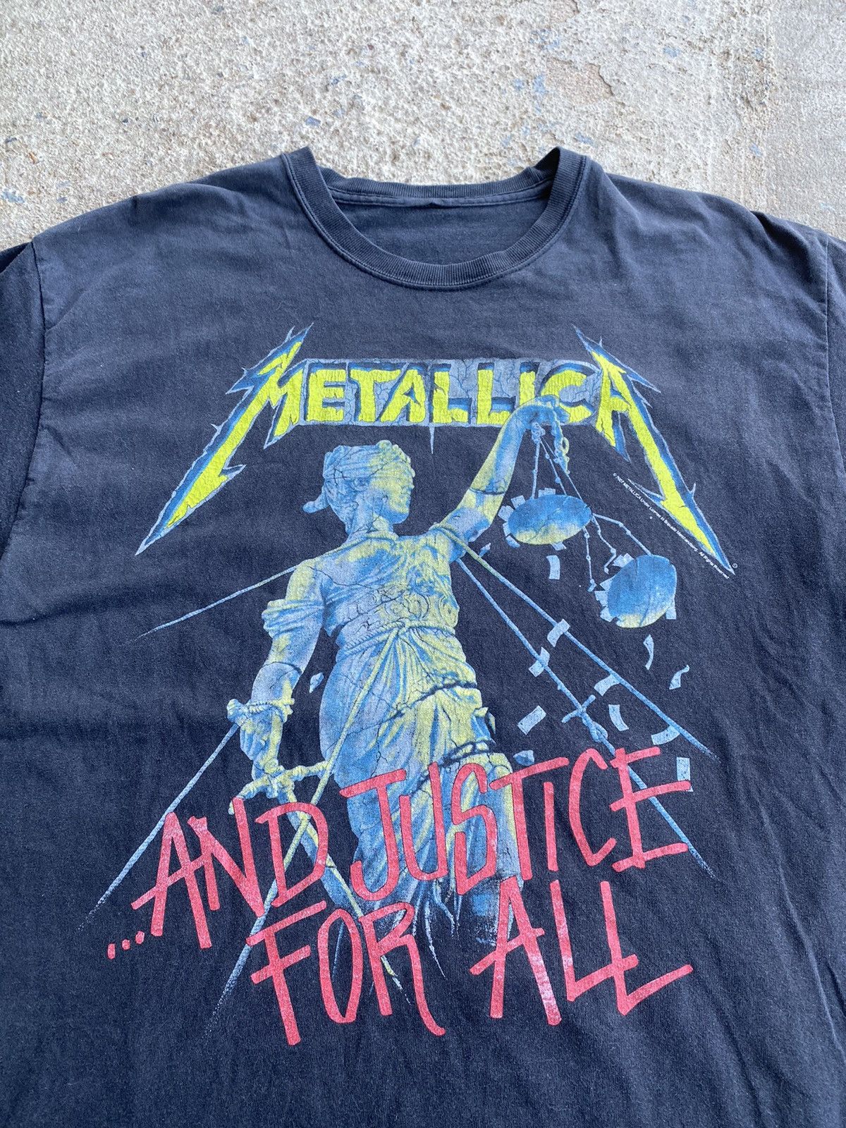 Band Tees × Metallica × Vintage Vintage Y2K Metallica Faded Worn In Band Tee Shirt Size US M / EU 48-50 / 2 - 3 Thumbnail