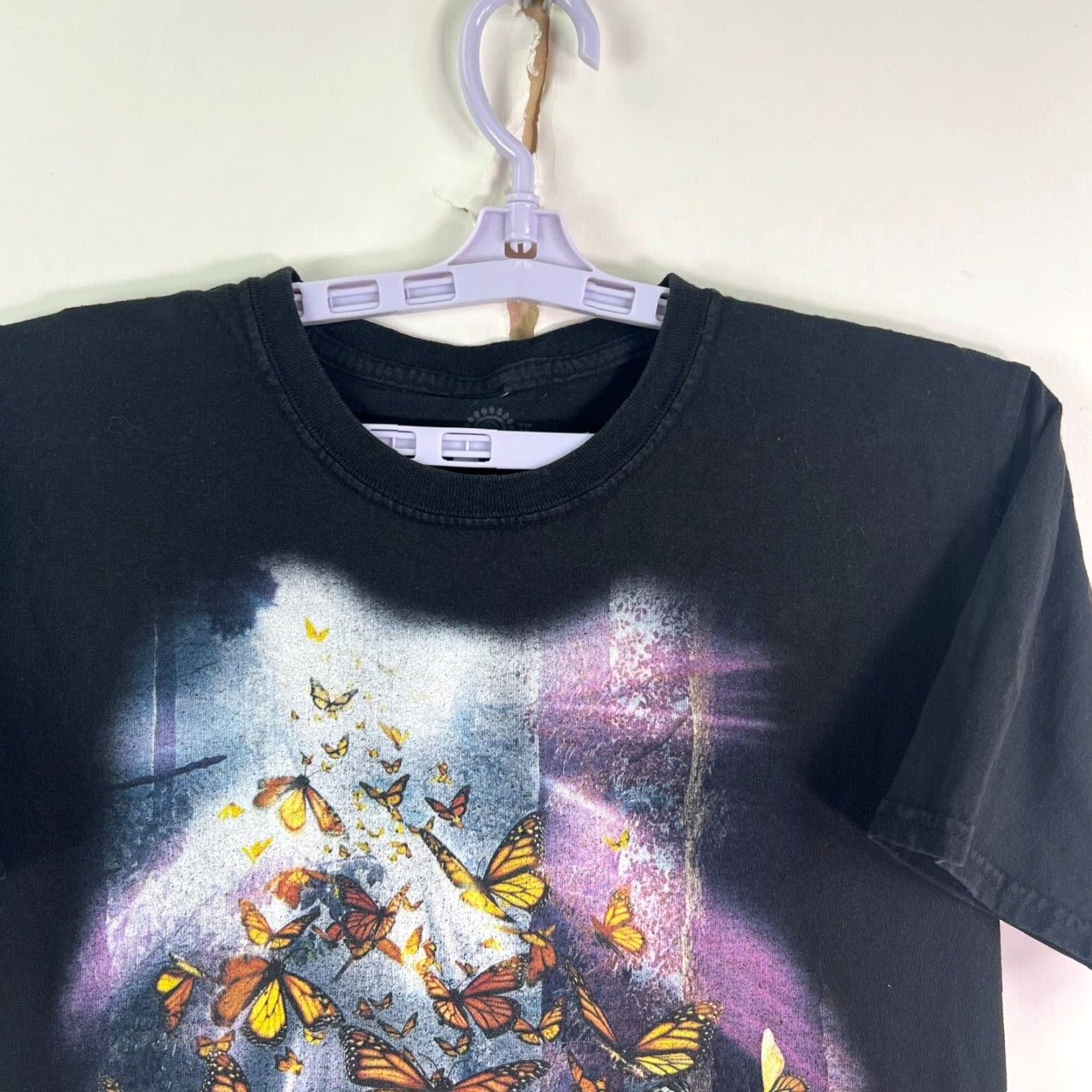 The Mountain VINTAGE The Mountain Butterfly T-Shirt Men Adult Medium Black Graphic Print All Seasons Size US M / EU 48-50 / 2 - 3 Thumbnail