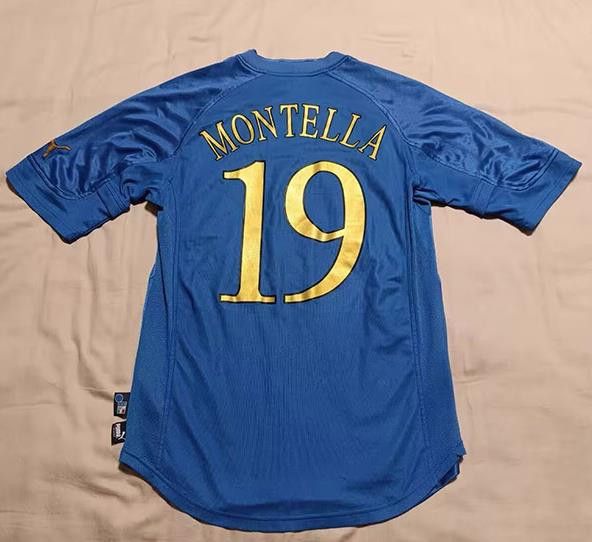 Other 2004 Italy 19 Vincenzo Montella Jersey Home Size US L / EU 52-54 / 3 - 2 Thumbnail