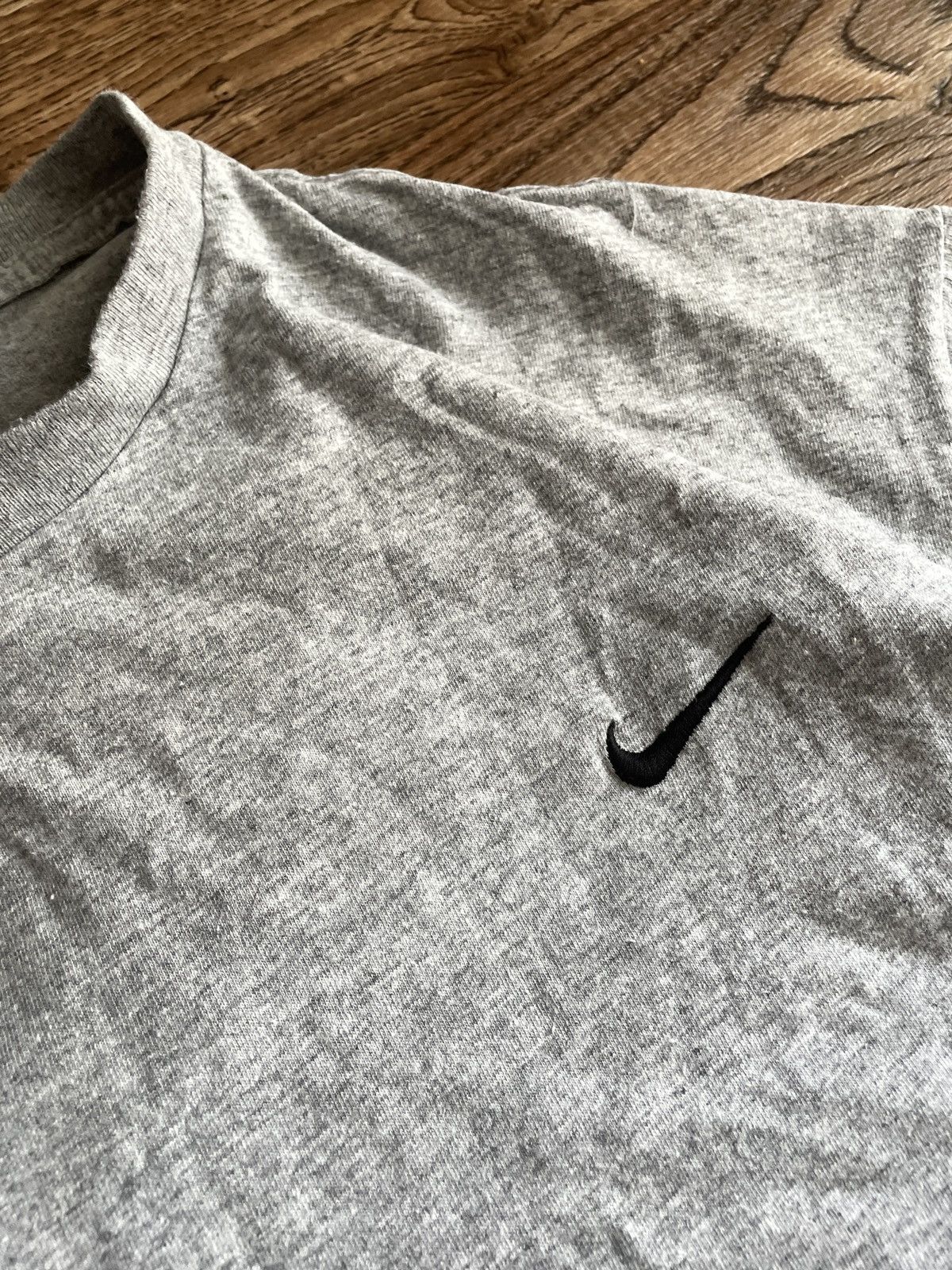 Nike × Vintage Rare Vintage Nike Swoosh Backhit Grey T Shirt Size US XL / EU 56 / 4 - 7 Thumbnail
