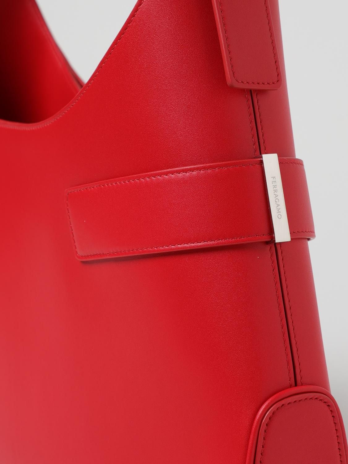 Salvatore Ferragamo o1y0426 Size : OS / Shoulder Bag in Red Size ONE SIZE - 3 Thumbnail