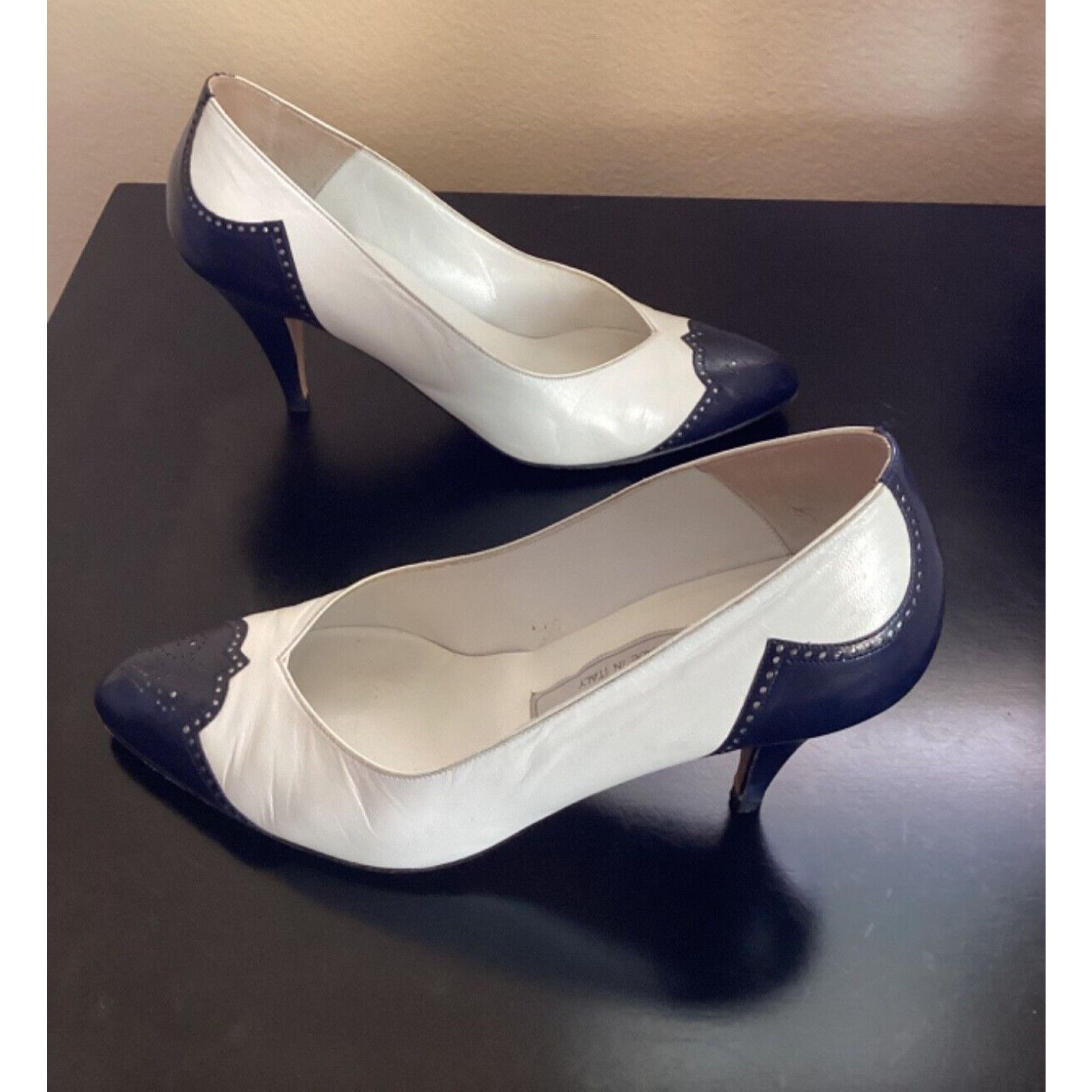 Bally BALLY VINTAGE 80'S LEATHER BLUE & WHITE WING TIP PUMPS - 5.5 Size US 5.5 / IT 35.5 - 8 Thumbnail