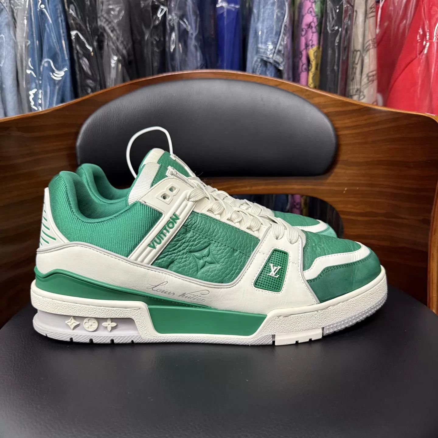 Louis Vuitton Louis Vuitton Trainer New White Green Embossed 8.5/42.5 Size US 9.5 / EU 42-43 - 4 Thumbnail