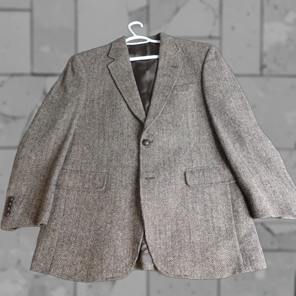 Harris Tweed VINTAGE Harris Tweed Sport Coat 42R Beige Herringbone Tweed Speckled Mens Blazer Notch Lapel Two-Button Regular Wool Lining UK Vintage Sports Coat Size 42R - 1 Thumbnail