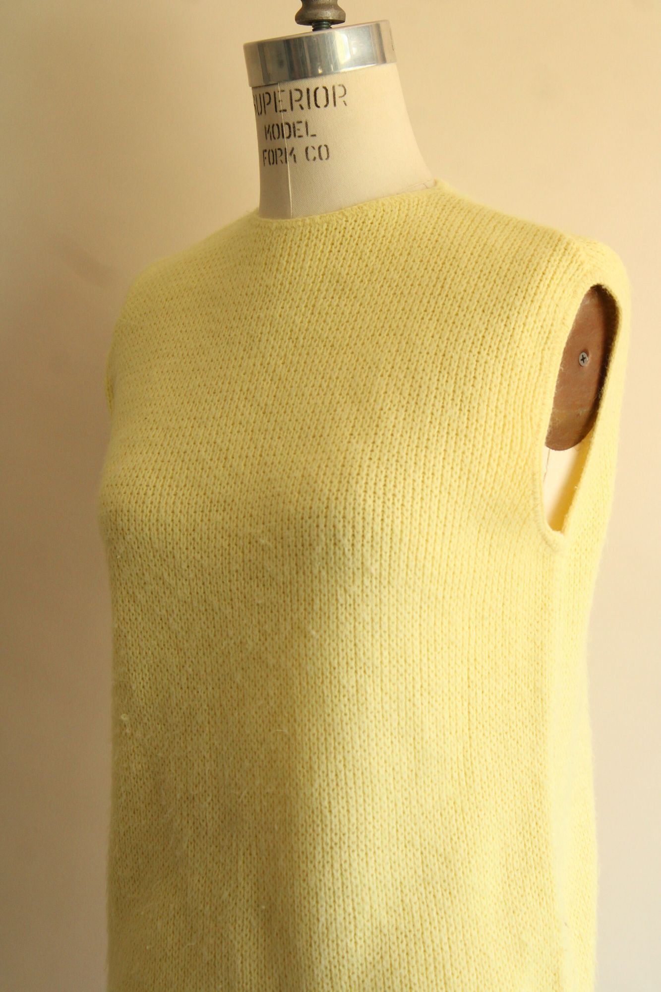 Vintage Vintage 1960s Sweater Vest, Classic Creations Yellow Knit, Z Size M / US 6-8 / IT 42-44 - 8 Thumbnail