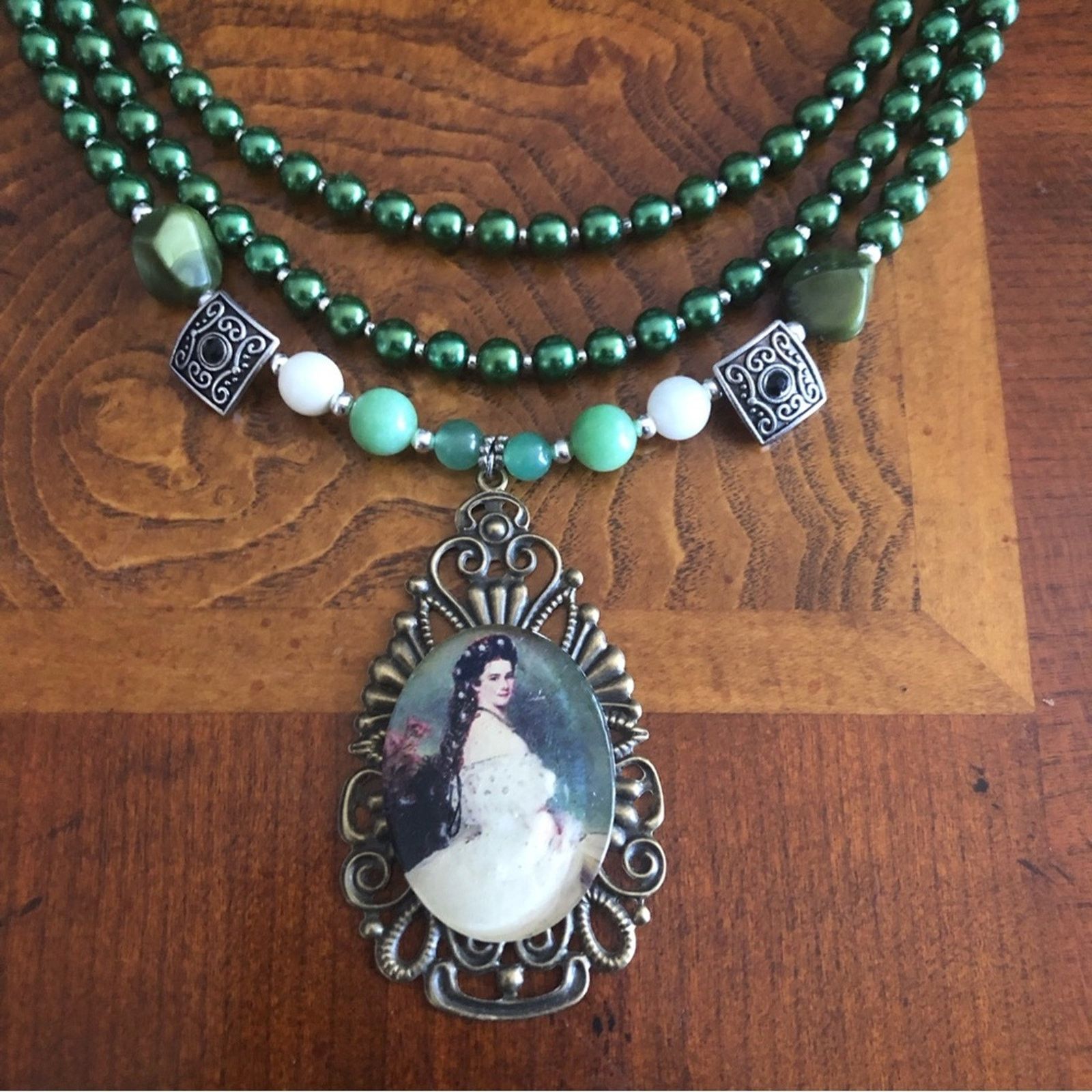 Handmade Handcrafted repurpose victorian lady cameo Pearl necklace Size ONE SIZE - 9 Thumbnail