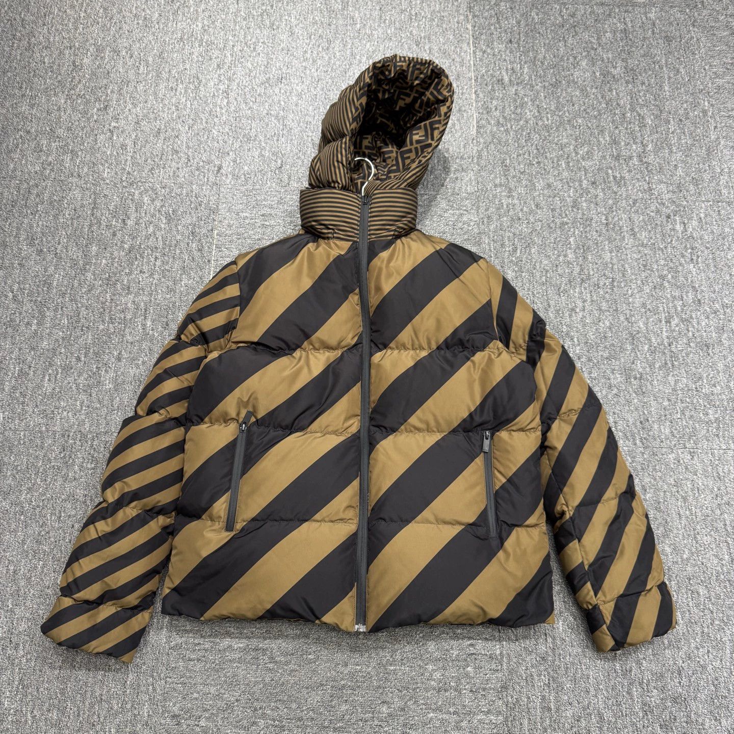 Fendi Fendi FF all over print double-sided down jacket 52 Size US L / EU 52-54 / 3 - 6 Thumbnail