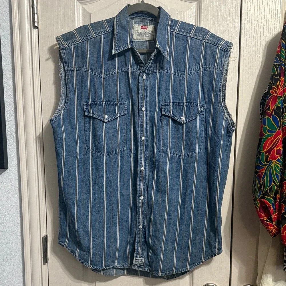 Levi's Vintage Clothing 90s Levi’s Denim Sleeveless Pearl Snap Button-Up Shirt Size US L / EU 52-54 / 3 - 2 Thumbnail
