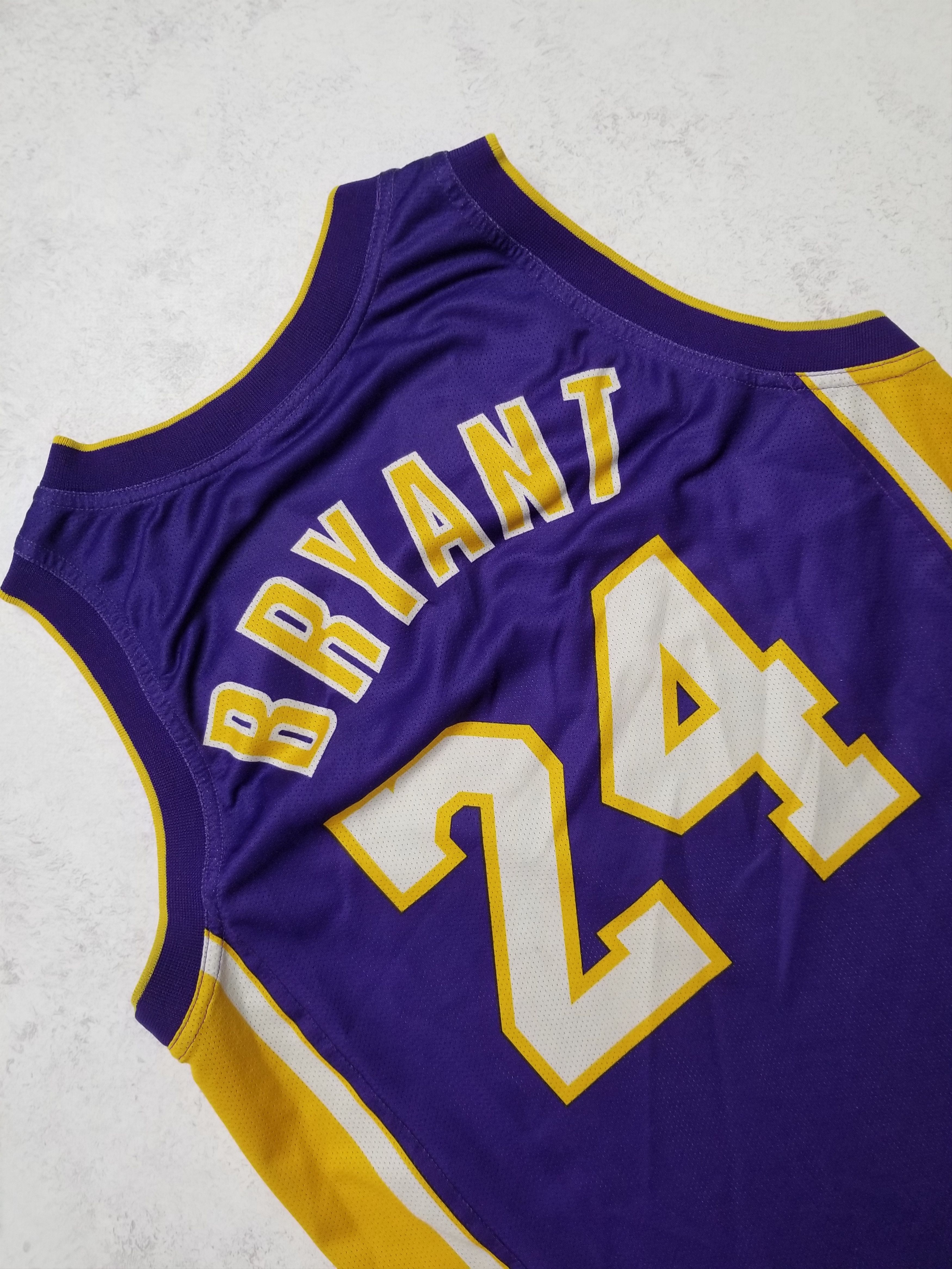 Champion Vintage Champion LA Lakers #24 Kobe Bryant NBA Jersey Size US M / EU 48-50 / 2 - 14 Thumbnail