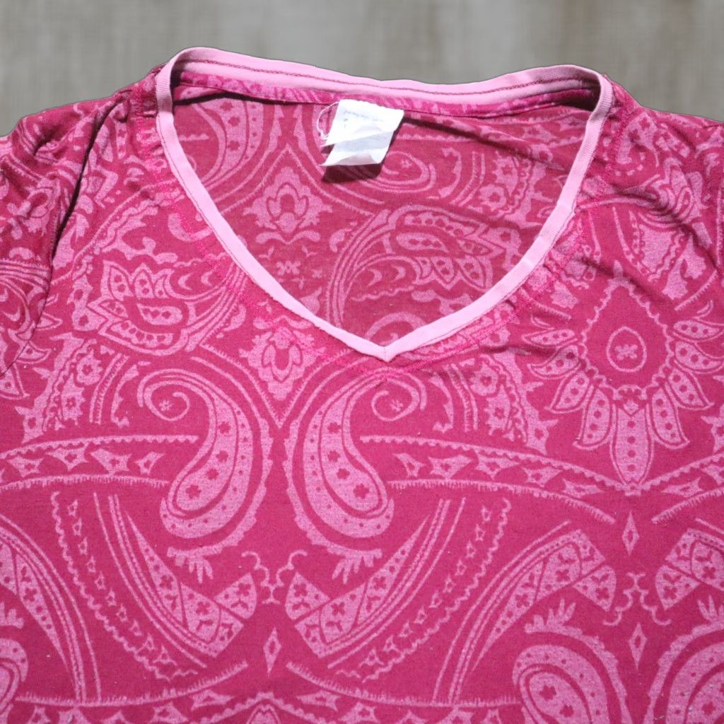 Pinko JMS Just My Size Pink Paisley Graphic Top Short Sleeve Adult Women's Size XL Shirt V-Neck Pullover Casual Pink Paisley 90s? Size XL / US 12-14 / IT 48-50 - 1 Thumbnail