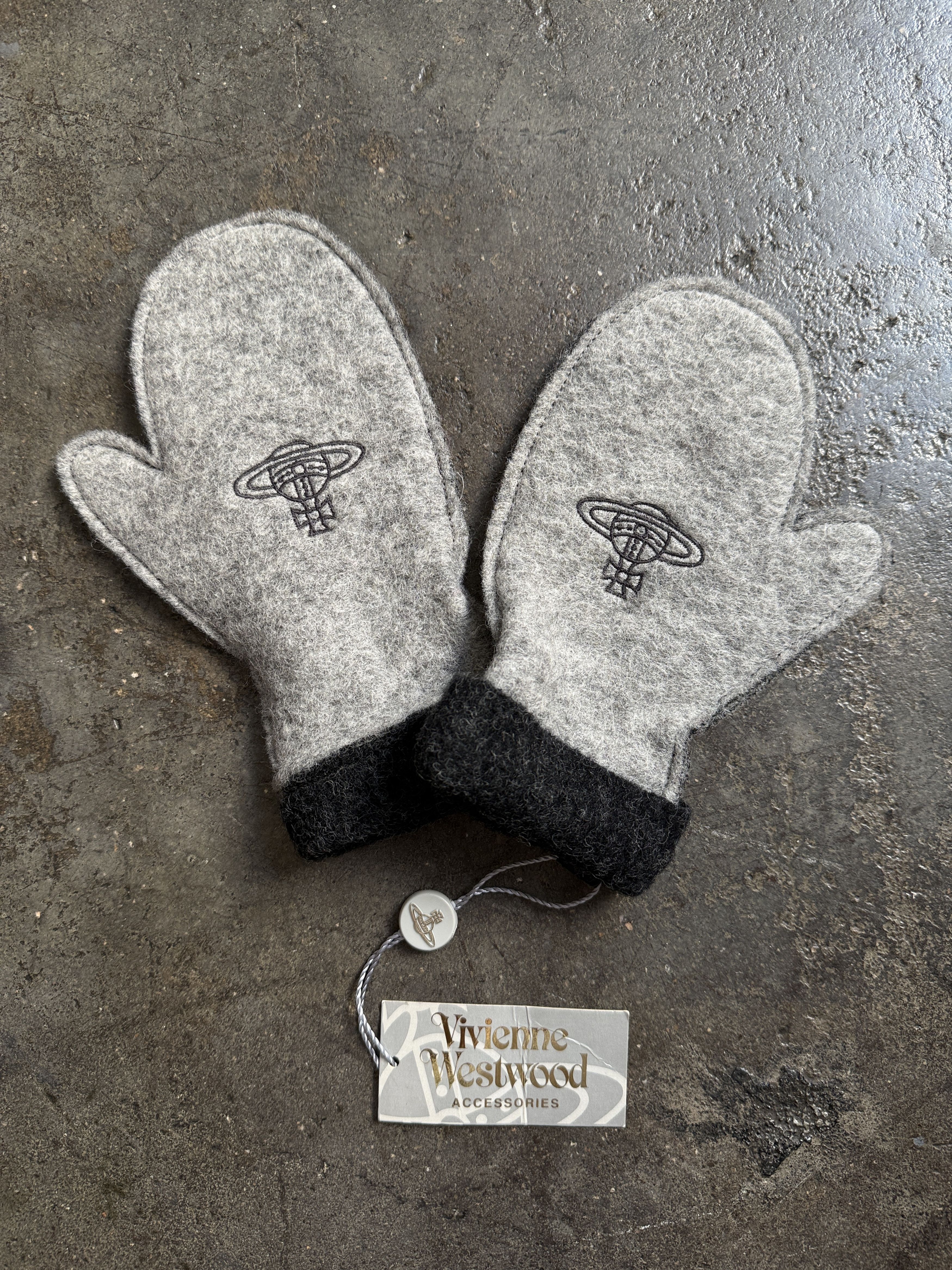 Vivienne Westwood Brand New Vivienne Westwood Wool Children Mittens Size ONE SIZE - 1 Thumbnail