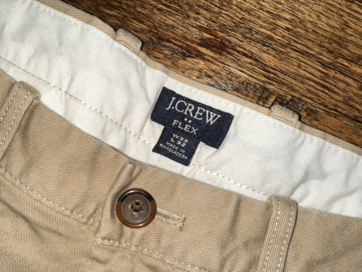 J.Crew J. Crew Straight-Fit Flex Chino Pant Khaki Size 32 X 32 Size US 32 / EU 48 - 4 Thumbnail