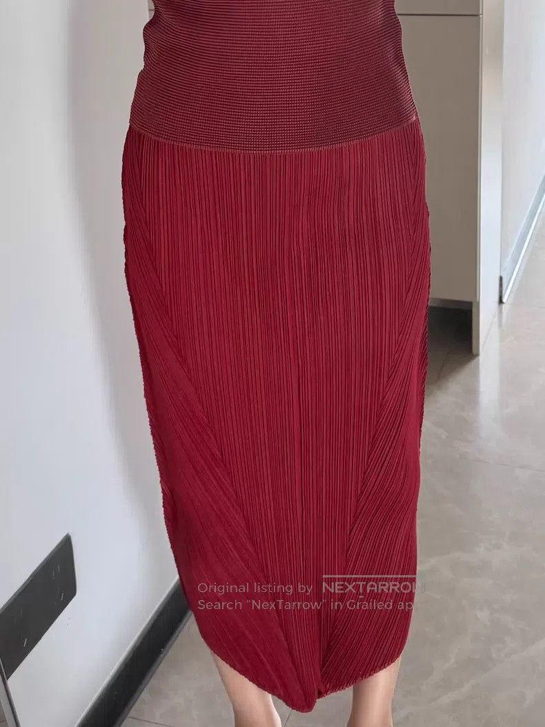 Issey Miyake Issey Miyake size:one size Ruched Midi Skirt, Red Size 25" / US 0 / IT 36 - 1 Thumbnail