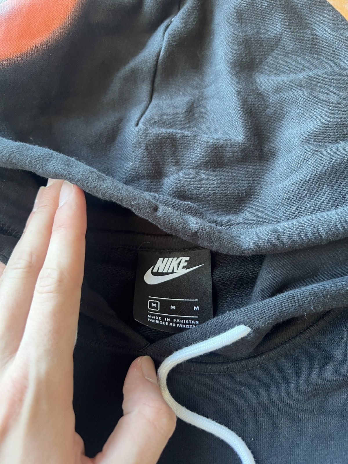 Nike 2021/2022 NIKE NSW WORLD TOUR PRINTED BLACK HOODIE SIZE M Size US M / EU 48-50 / 2 - 11 Thumbnail