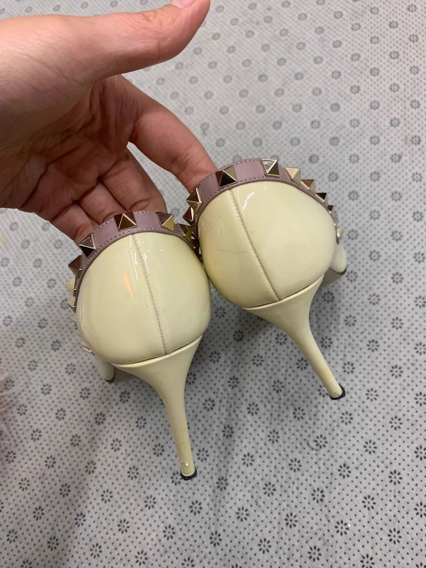 Valentino Valentino Light Yellow Rivet Heels EU36 Size US 5 / IT 35 - 3 Thumbnail