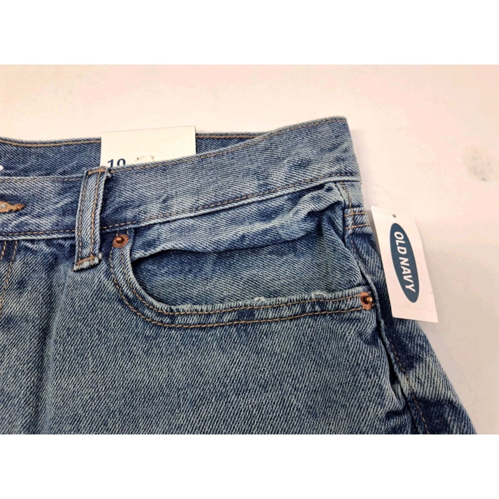 Old Navy NWT Old Navy Women’s Denim Shorts Frayed Hem High Rise 5 Pocket Button Closure Size 10/5" Blue Subtle Dark Wash Casual Summer Womens Size 32" / US 10 / IT 46 - 7 Thumbnail