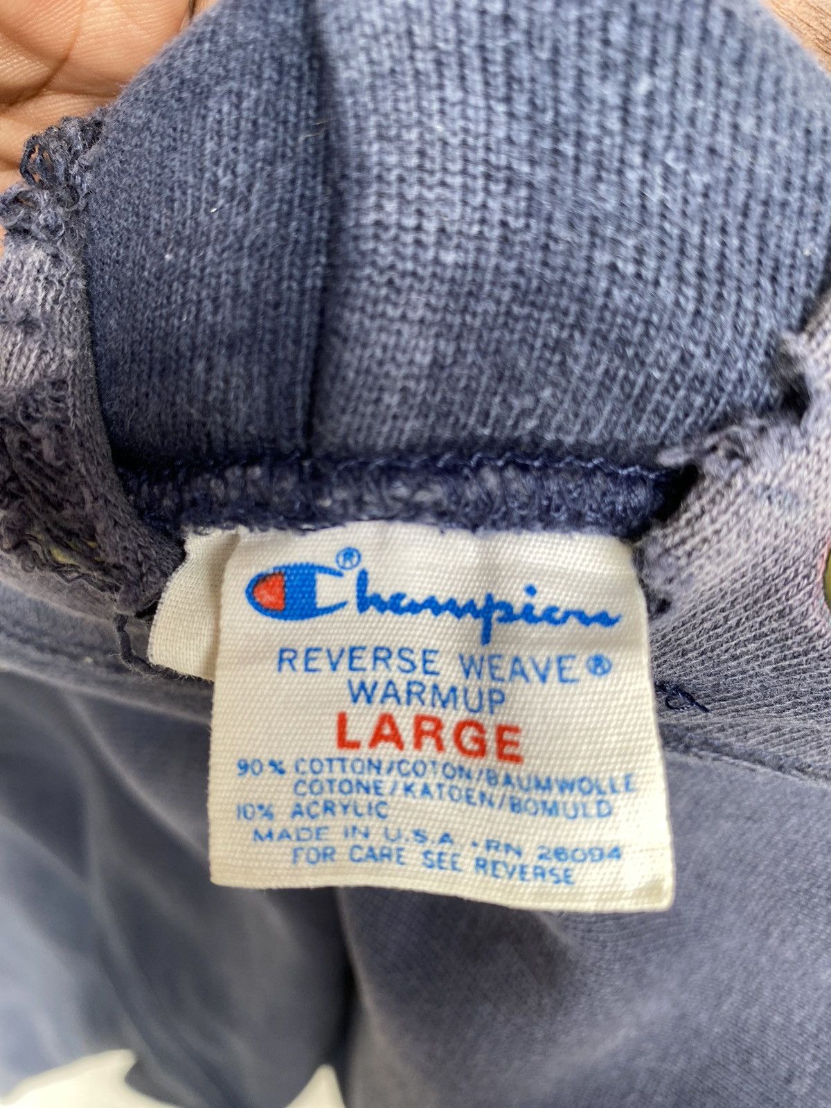 Champion Vintage Champion Reverse Weave Hoodie Distressed Size Large Size US L / EU 52-54 / 3 - 9 Thumbnail