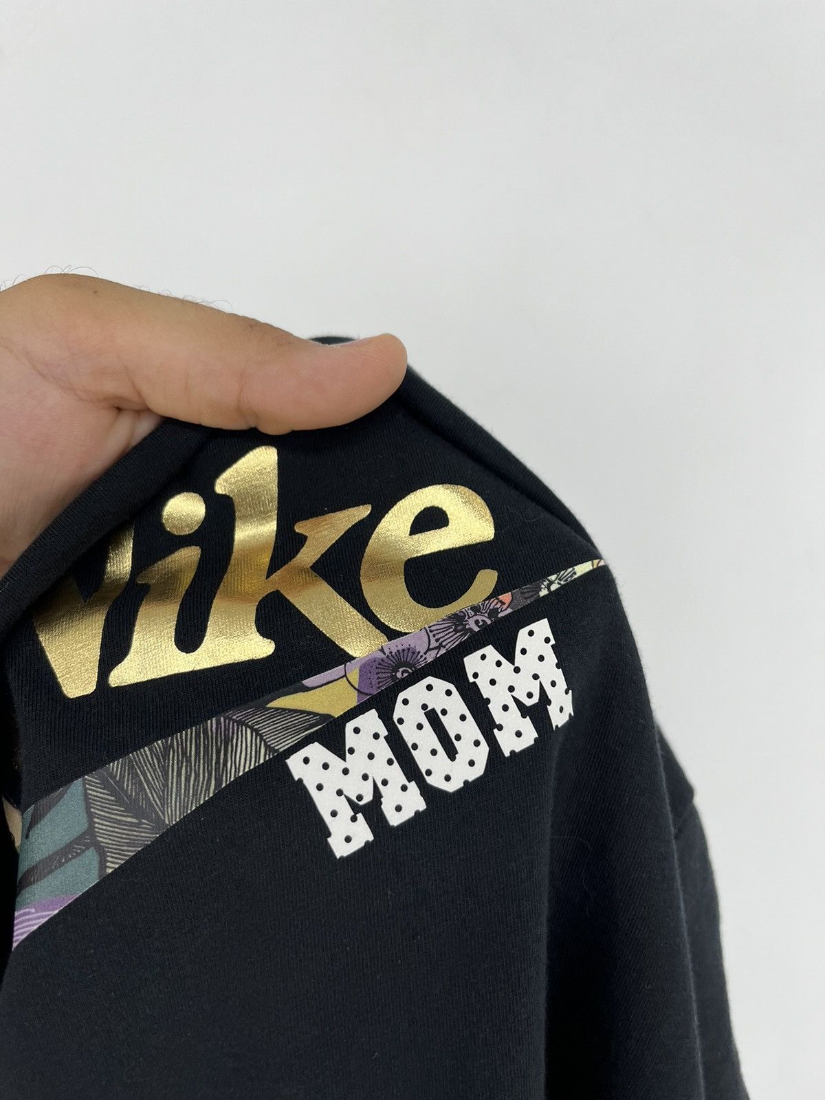 Nike Vintage Y2K Nike "Mom" Center Swoosh Logo T-Shirt Size M / US 6-8 / IT 42-44 - 9 Thumbnail