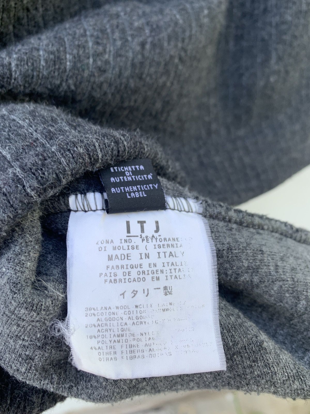 Gianfranco Ferre Vintage Gianfranco Ferre Ribbed Turtleneck Wool Sweater Size US M / EU 48-50 / 2 - 17 Thumbnail