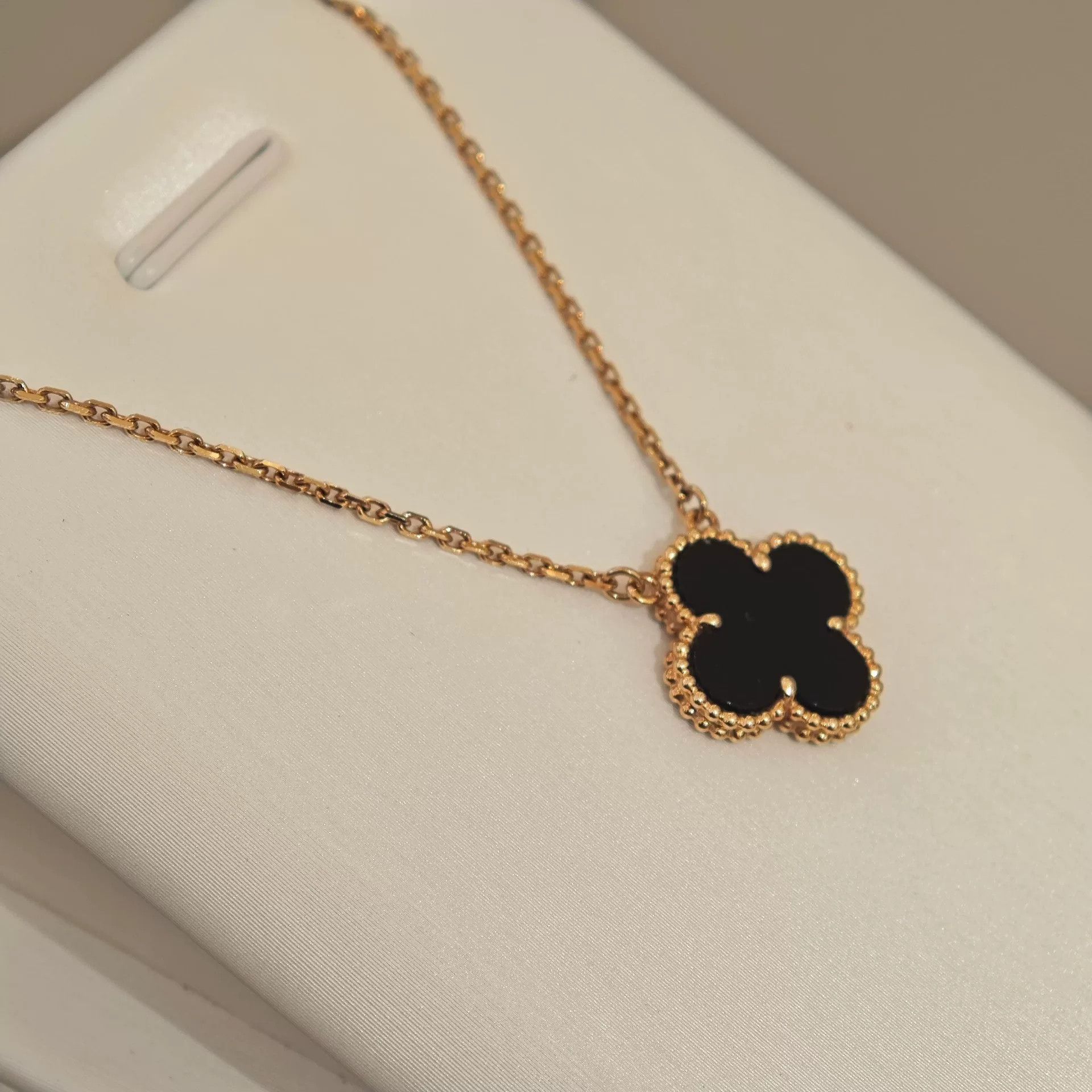 Van Cleef & Arpels Van Cleef & Arpels Black Flower Medium Necklace Size ONE SIZE - 1 Thumbnail