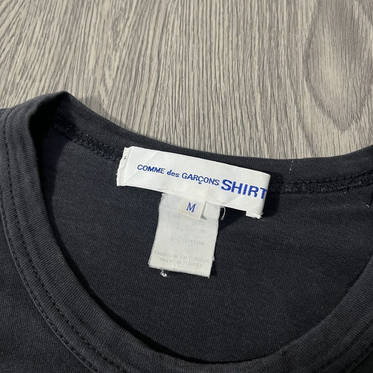 Comme des Garcons SHIRT 2000s Comme Des Garcons Shirt Gloves Pocket T-shirt Size US M / EU 48-50 / 2 - 7 Thumbnail