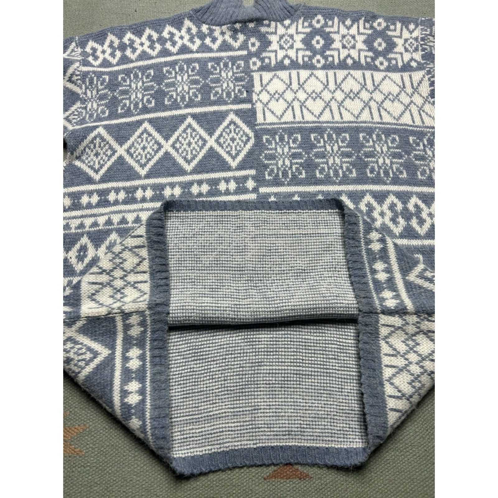 Vintage VINTAGE Nordic Icelandic blue white snowflake acrylic knit sweater Adult Large Sweater Mens White Size US L / EU 52-54 / 3 - 7 Thumbnail