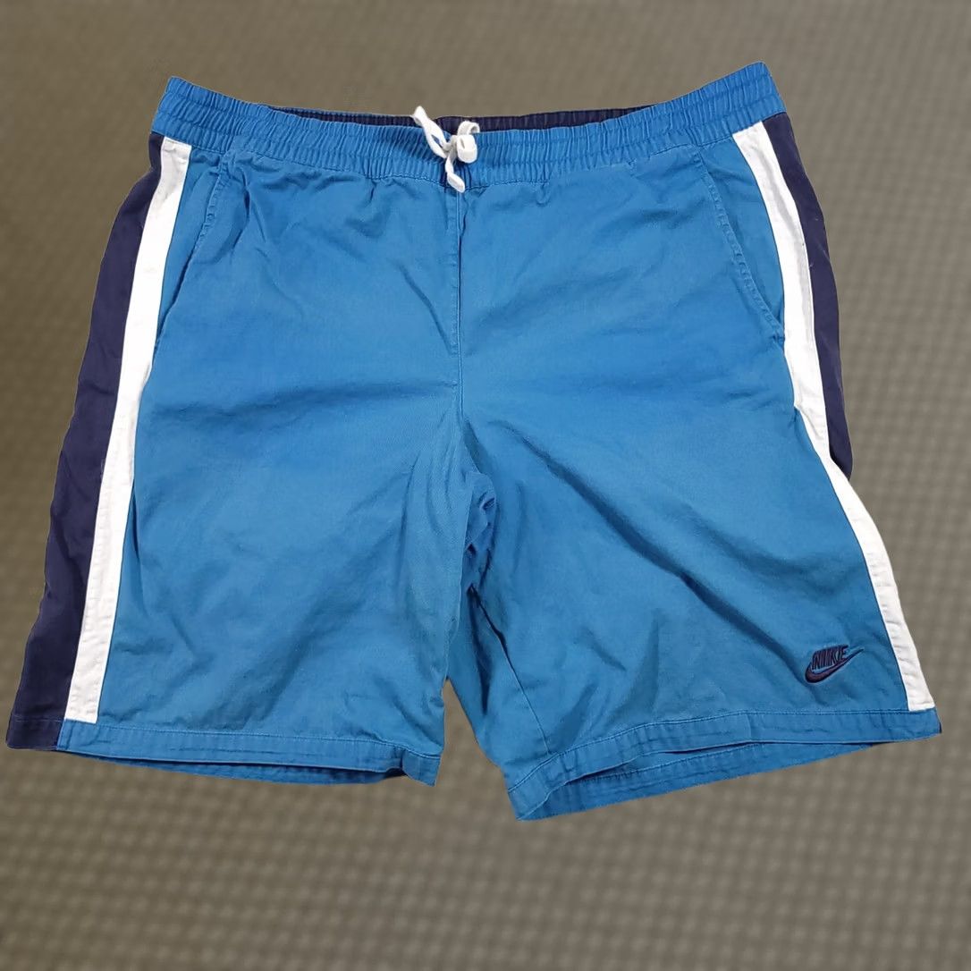 Nike VINTAGE Nike Shorts Mens XXL Blue Twill Elastic Waist Drawstring Heavy Logo Stripe Bermuda 90s Mens Size US 39 - 1 Thumbnail