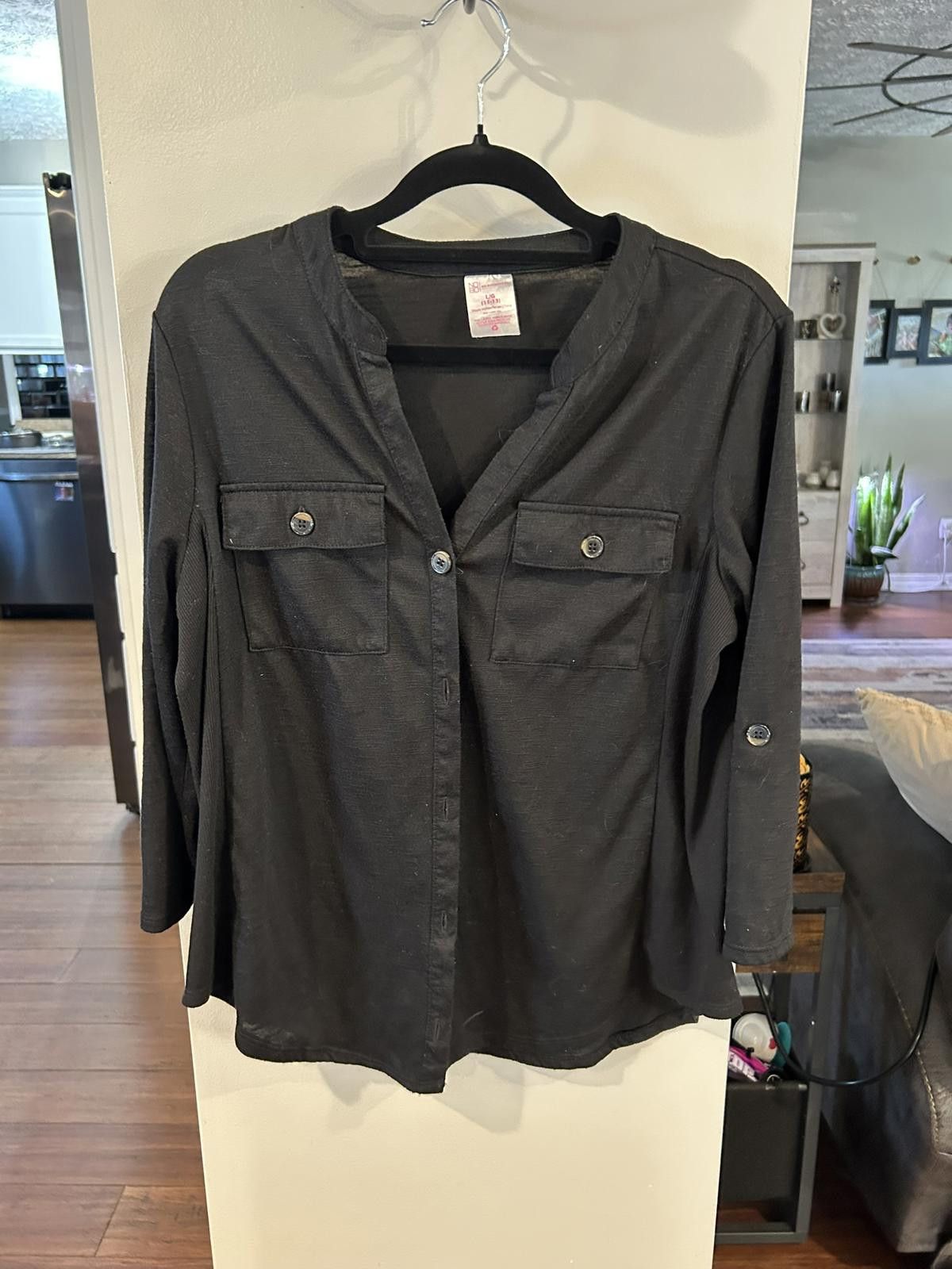 Other No Boundaries Black Long Sleeve Button-Up Shirt Size L Size L / US 10 / IT 46 - 1 Thumbnail