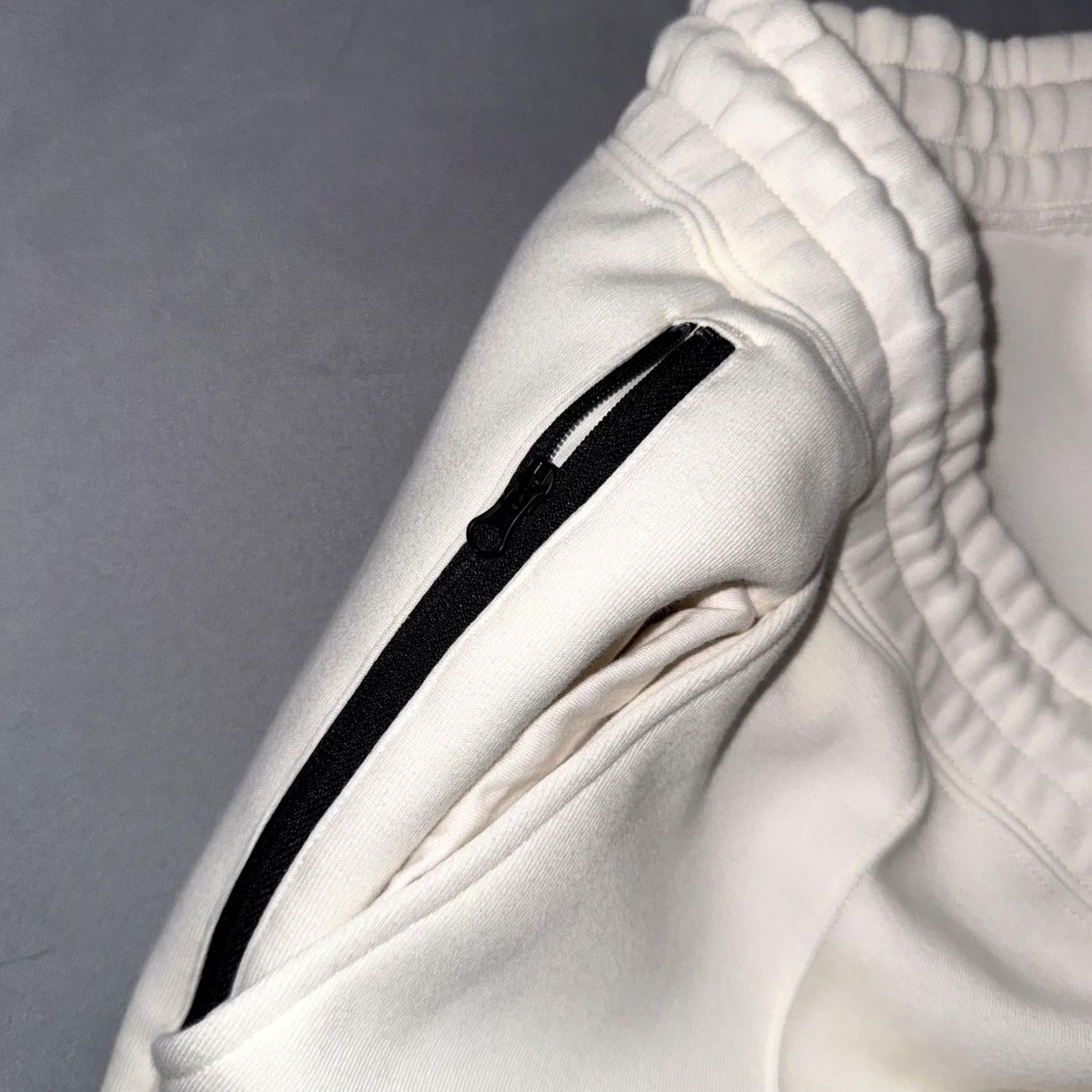 Nike Nike Fleece Tech Pants Men’s L White Jogger Slim Pockets Zip Nike Swoosh Logo 29in Inseam Winter Gym & Training Size US 33 - 6 Thumbnail