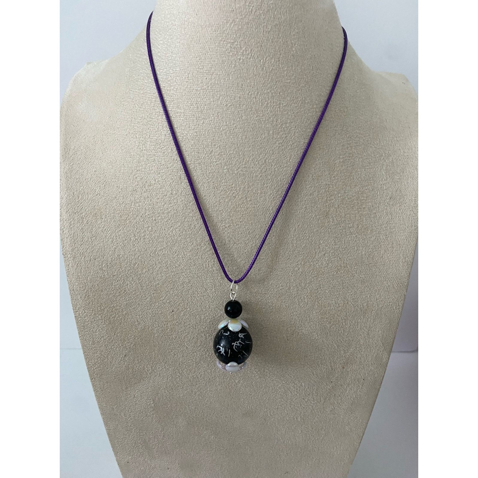 Handmade Handmade round black pendant necklace Size ONE SIZE - 1 Thumbnail