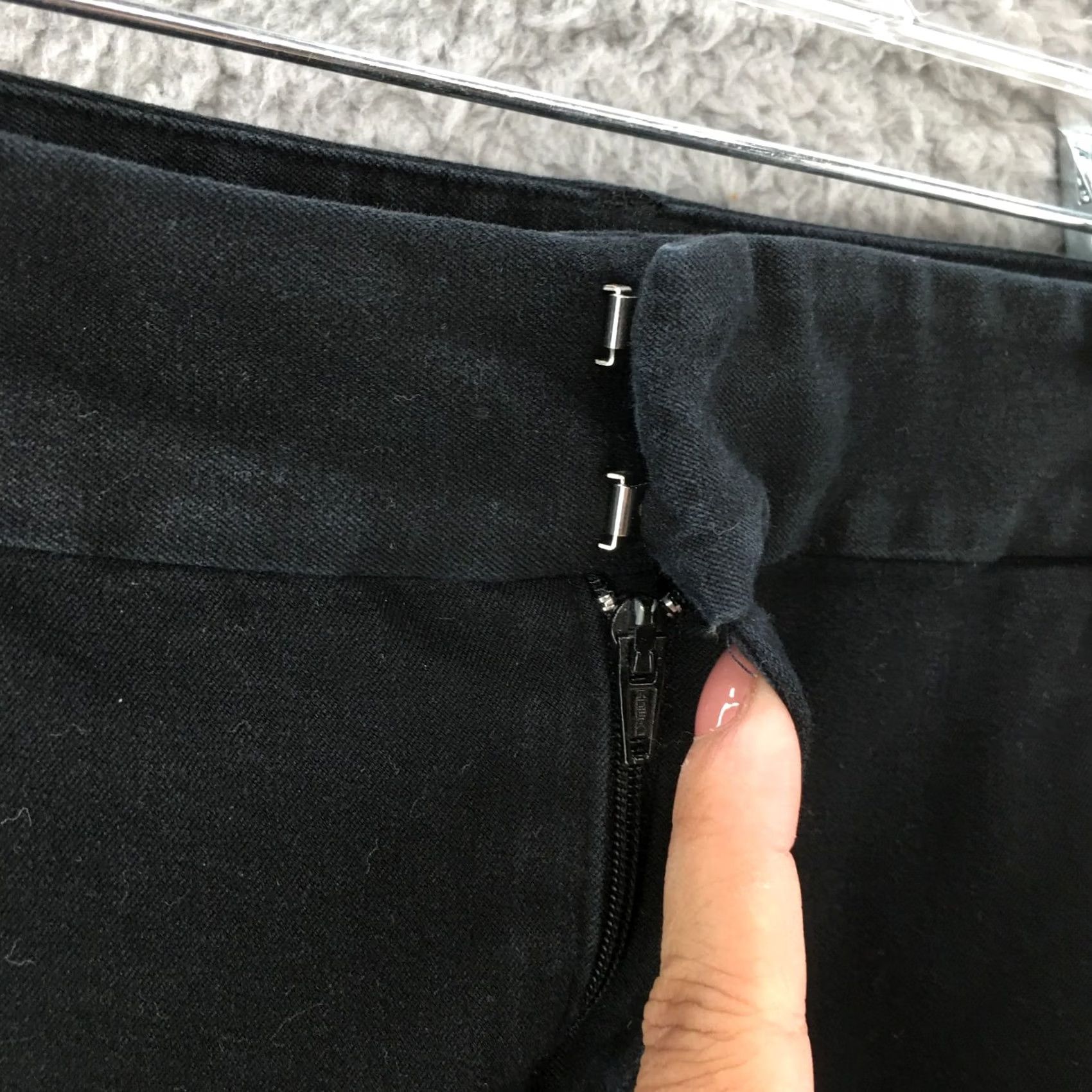 Eddie Bauer Eddie Bauer Chino Pants Womens 10 Black Straight Leg Flat Front Mid Rise Zip Fly Pants Size 32" / US 10 / IT 46 - 4 Thumbnail