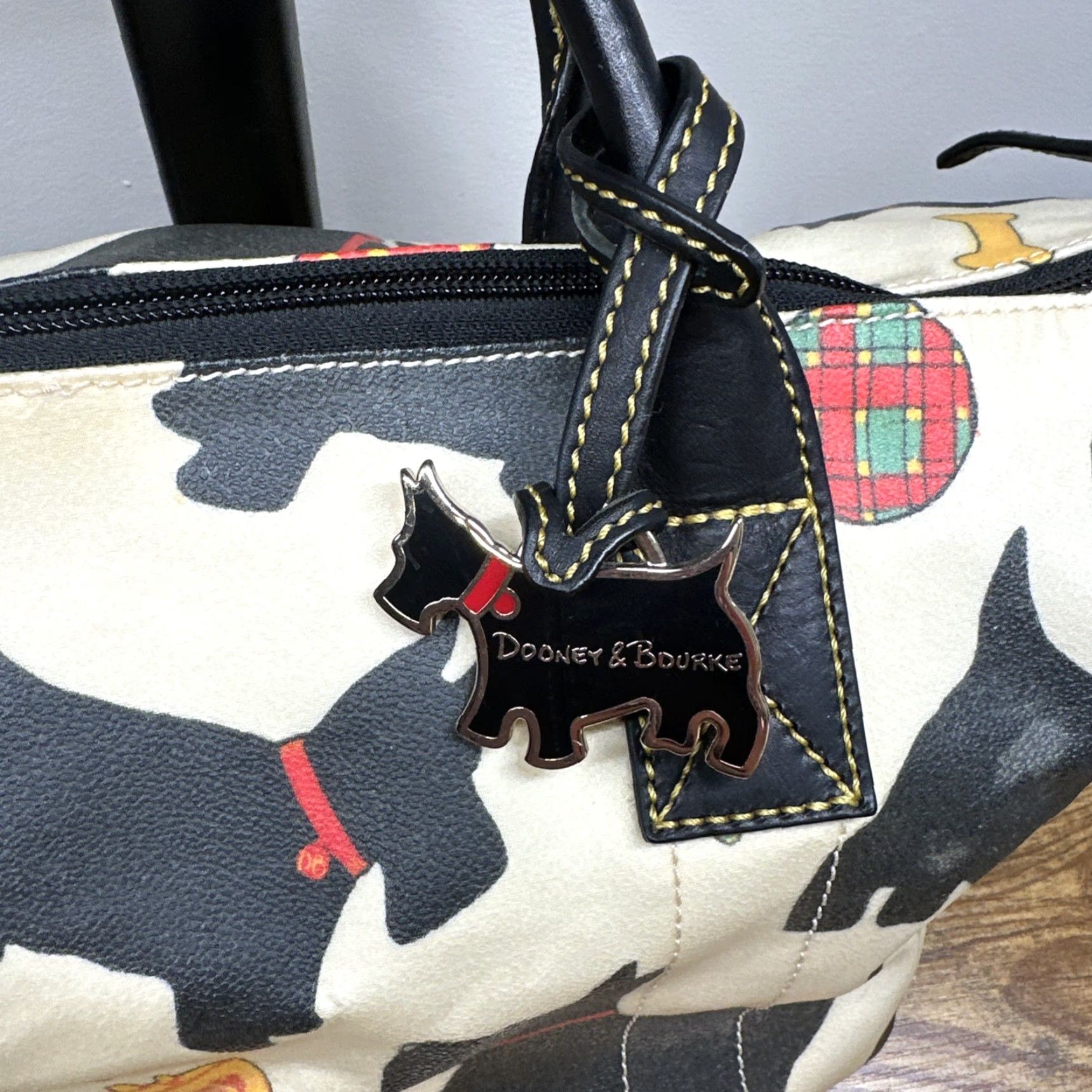 Dooney & Bourke Dooney & Bourke Scottie Dog Tote Duffle Bag Coated Canvas White Black Gold Hardware Wallet Medium Womens Bag Charm Zip Closure Size M / US 6-8 / IT 42-44 - 4 Thumbnail