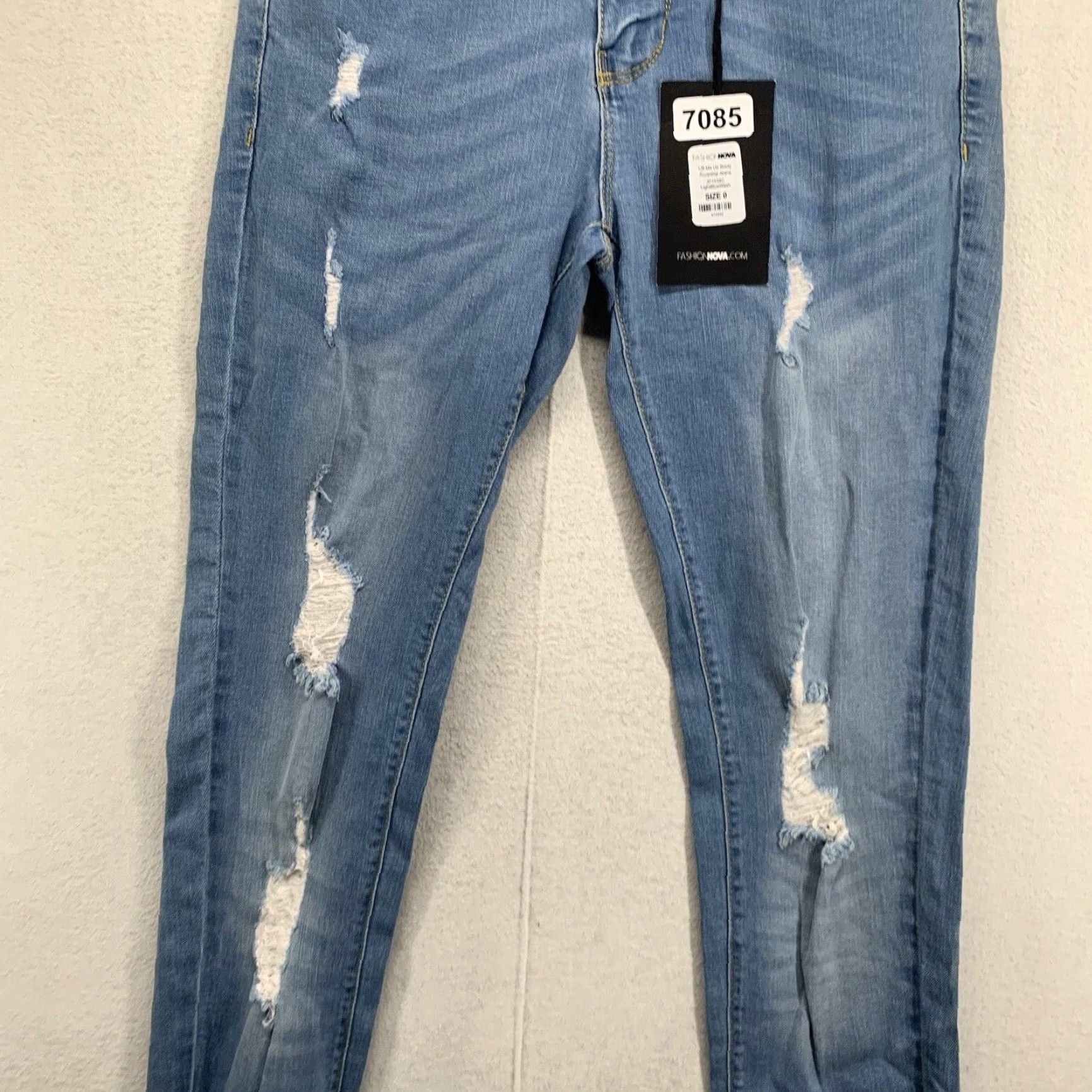 Fashion Nova VINTAGE Fashion Nova Skinny Jeans Size 0 Women Mid-Rise Distressed Light Blue Denim Streetwear Size 25" / US 0 / IT 36 - 5 Thumbnail