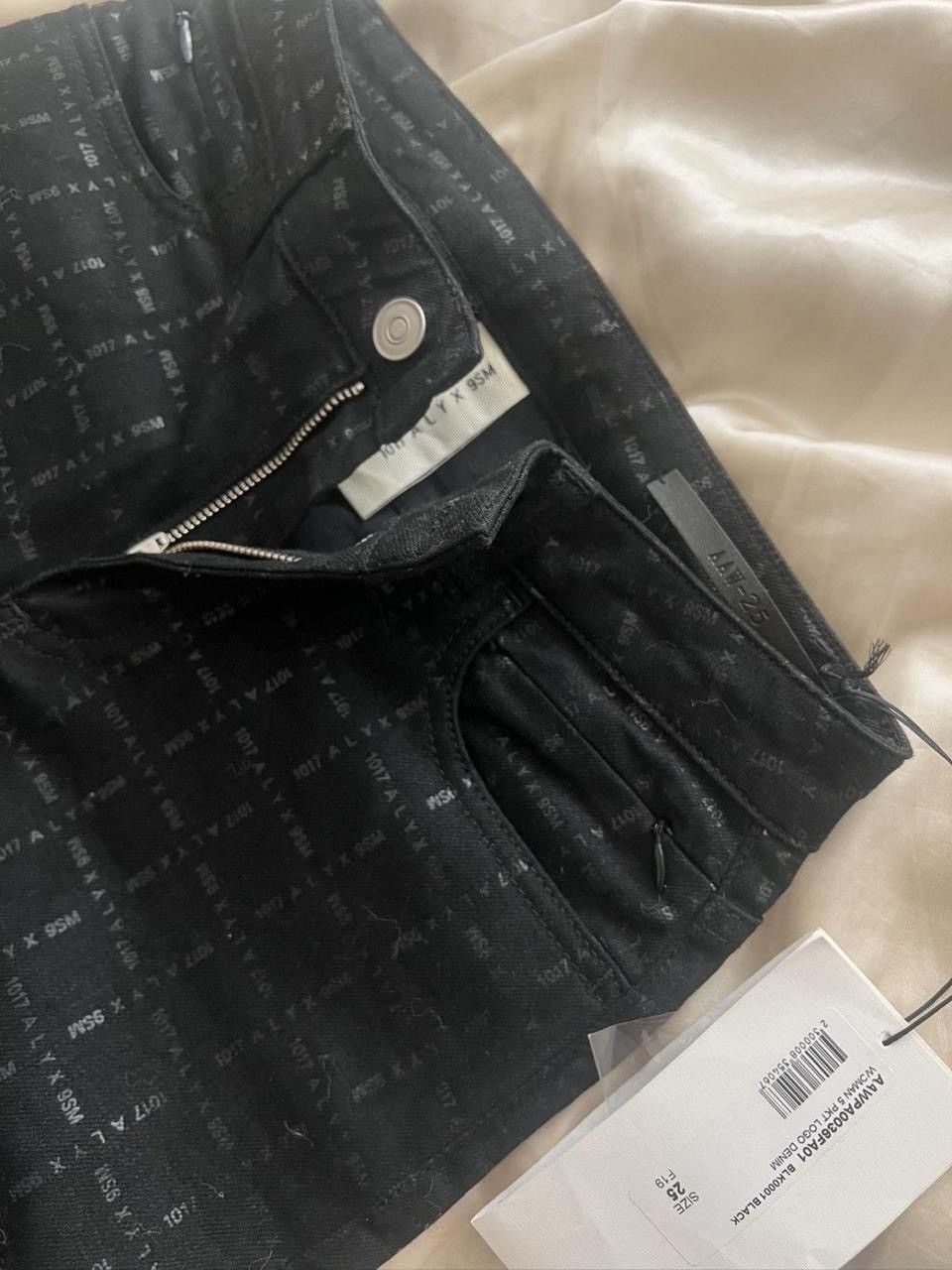 1017 ALYX 9SM 1017 ALYX 9SM black logo denim jeans Size 25" / US 0 / IT 36 - 5 Thumbnail